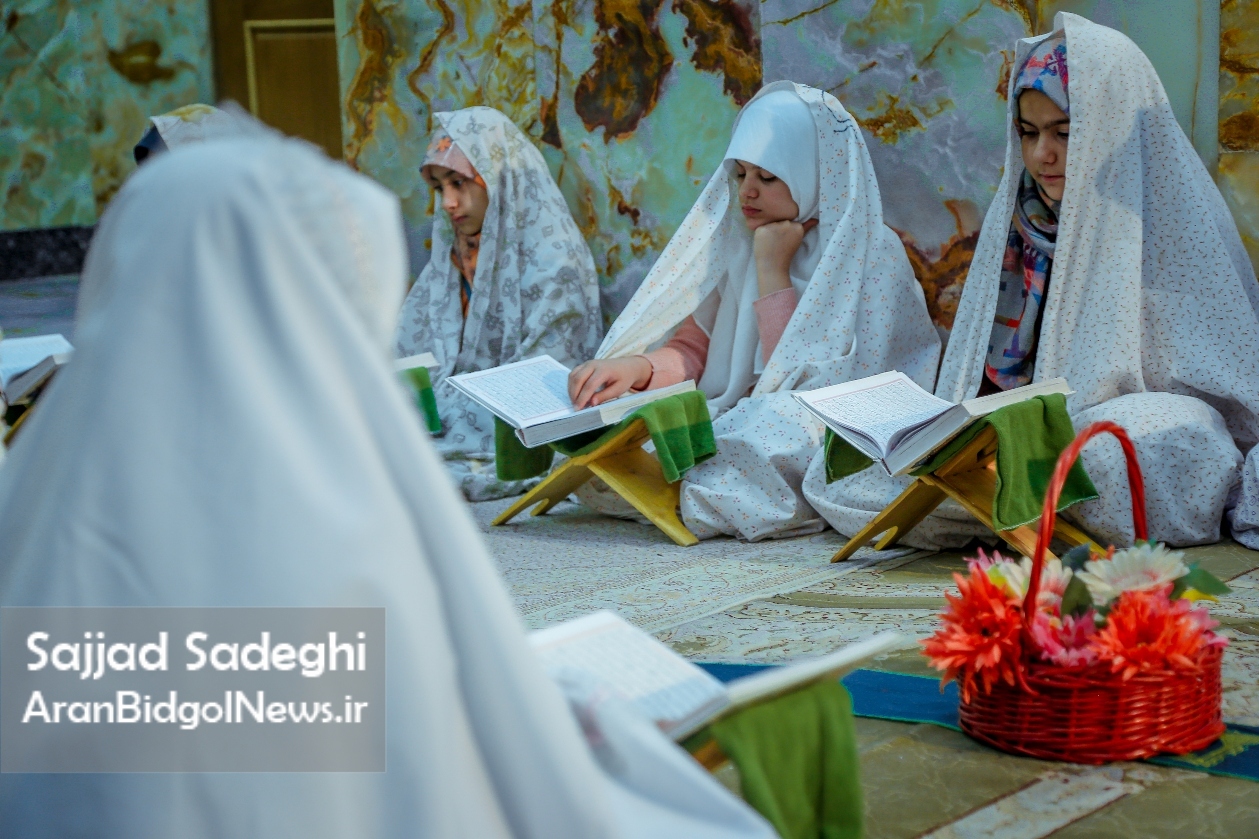 	گزارش تصویری از چهارمین روزمراسم جزءخوانی ماه مبارک رمضان درشبستان امامزاده محمدهلال بن علی (ع)