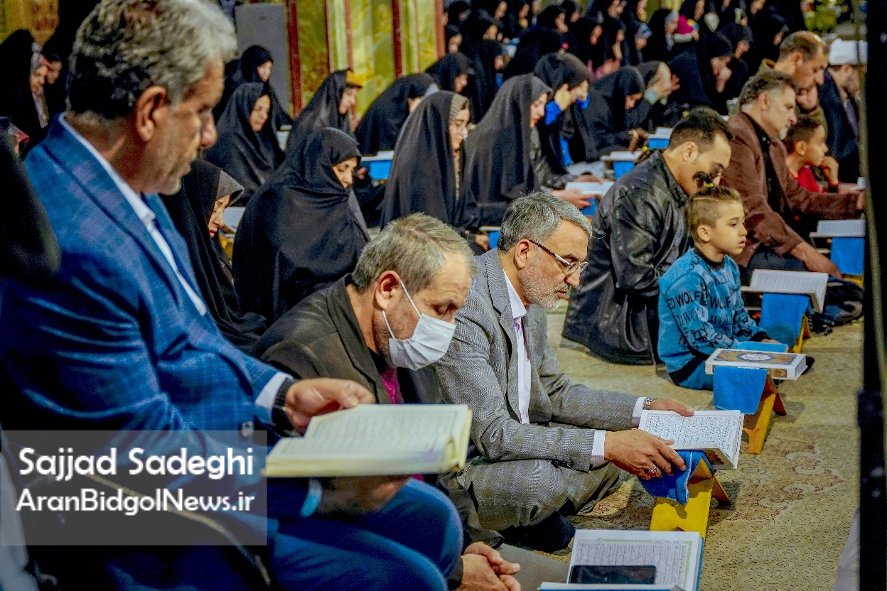 گزارش تصویری از نهمین روزمراسم جزءخوانی ماه مبارک رمضان درشبستان امامزاده محمدهلال بن علی (ع)